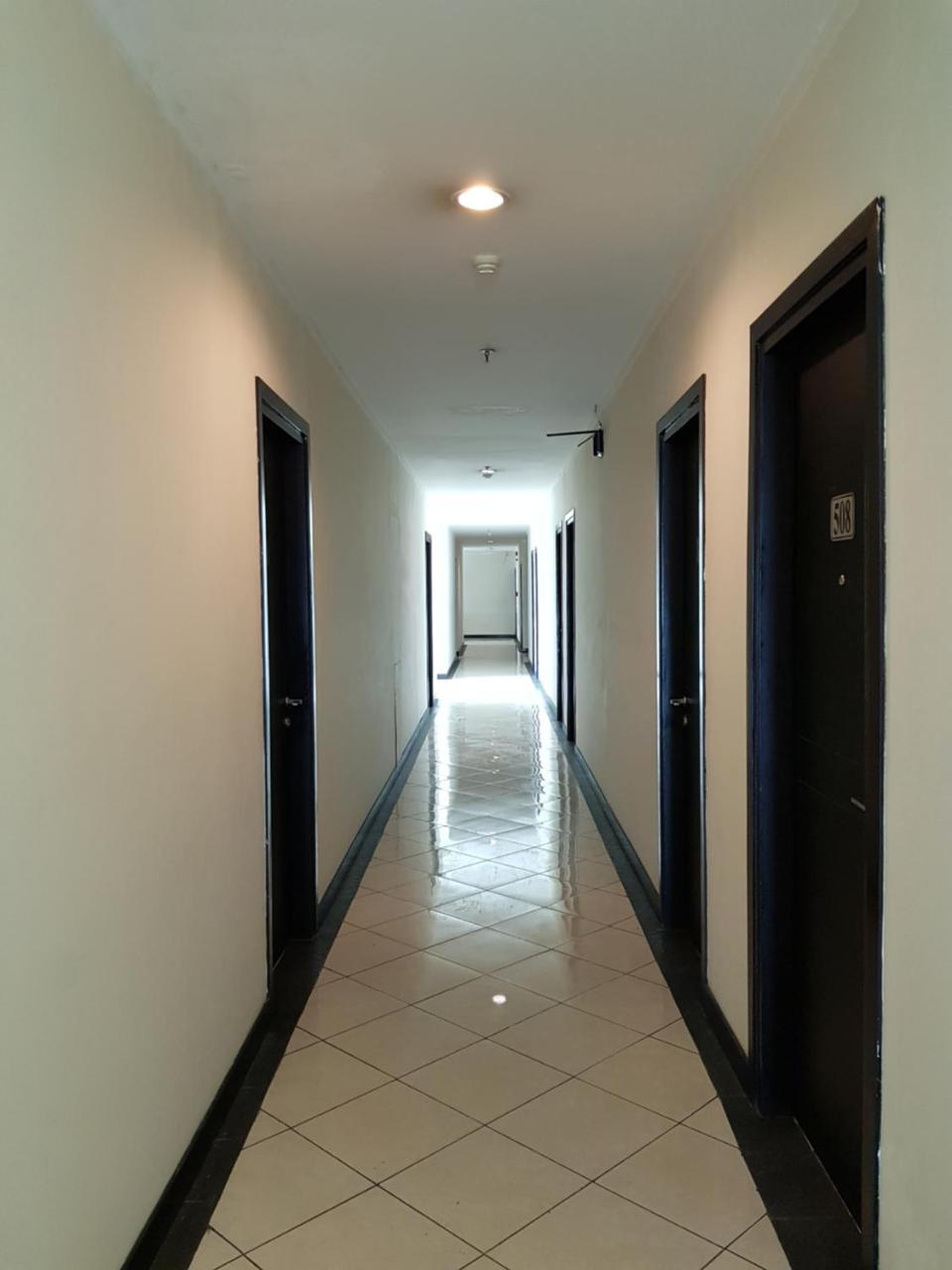 Reddoorz Plus @ Tanah Abang Hotel Jakarta Eksteriør billede